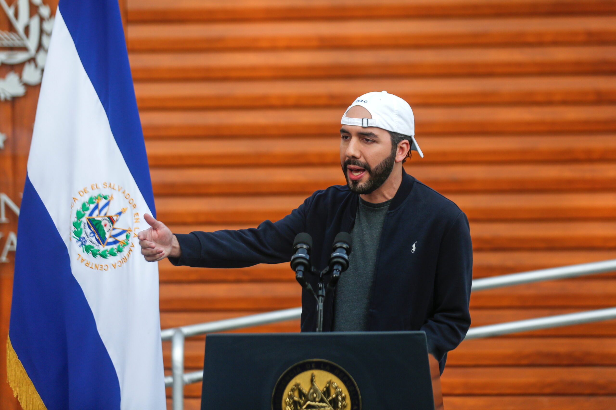 Quais as críticas à adoção oficial do bitcoin por El Salvador - Nexo Jornal