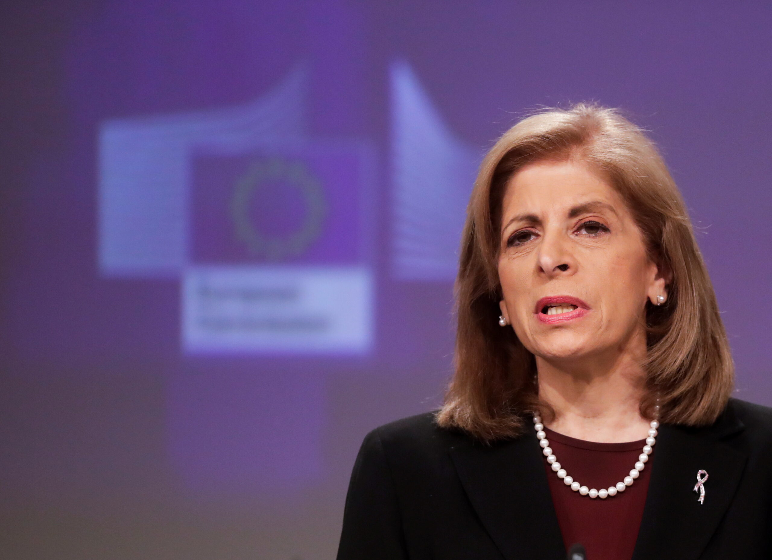 Stella Kyriakides em pronunciamento na sede da União Europeia, em Bruxelas