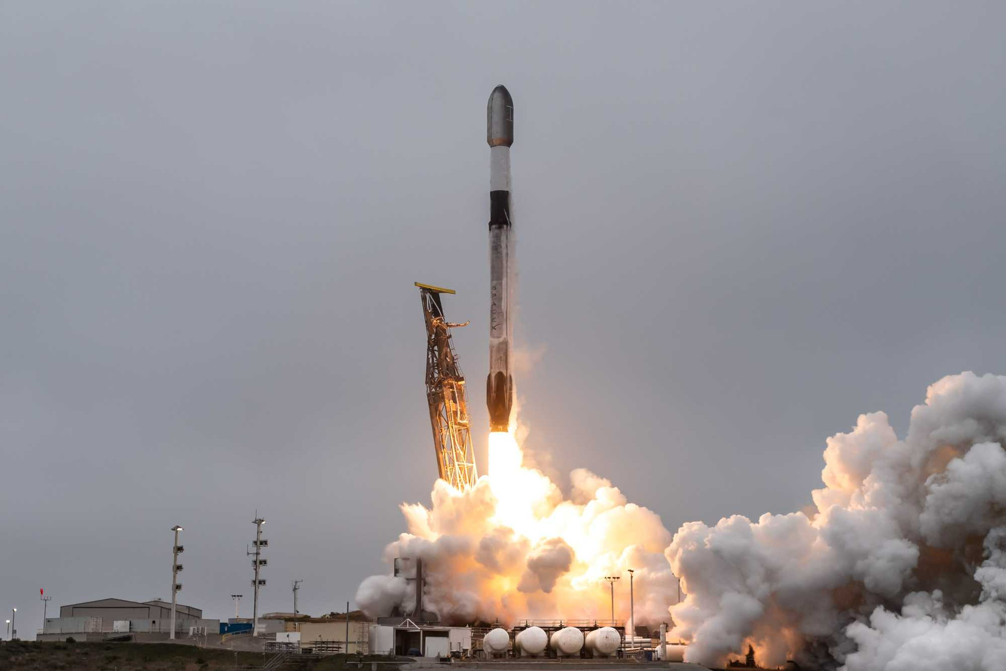 Foguete Falcon 9, da SpaceX, sendo lançado