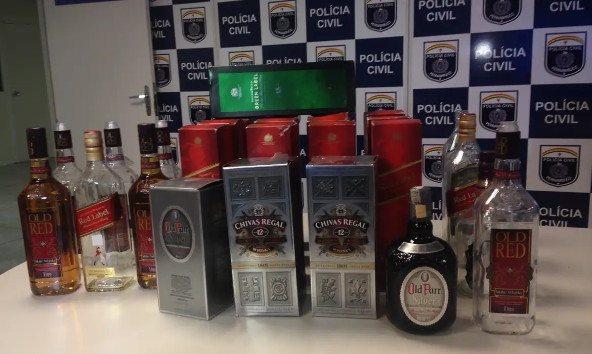 Bebidas falsificadas apreendidas em operação da Polícia Civil