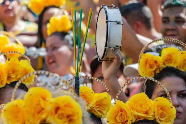 Pessoas durante o carnaval