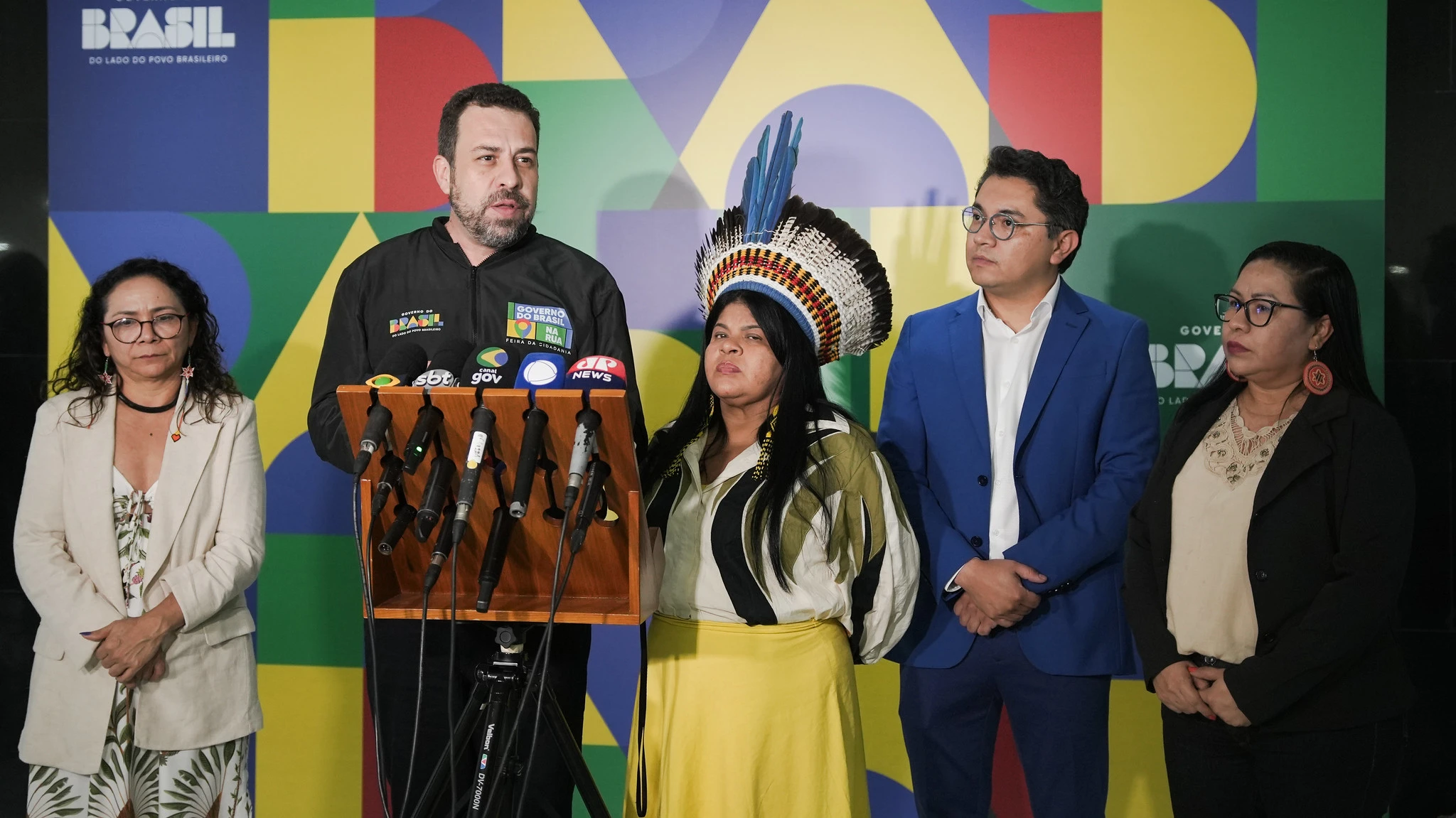 Ministros durante anúncio de revogação de decreto federal