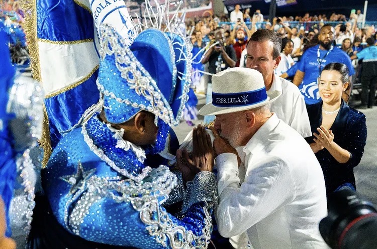 Lula em desfile da Acadêmicos de Niterói