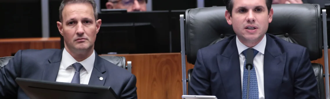 Interfejs Fezbet Kasyno pokazujący gry i bonusy