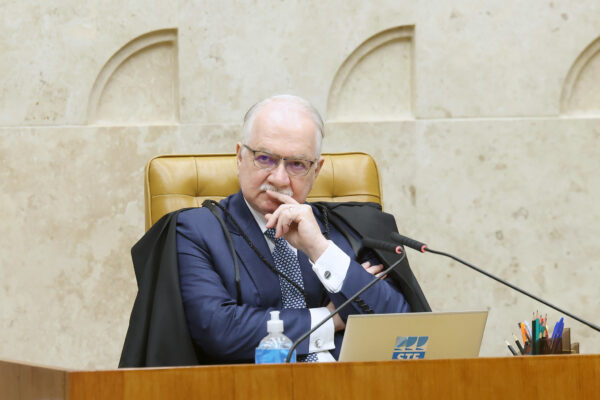 Ministro Edson Fachin em sessão plenária do STF