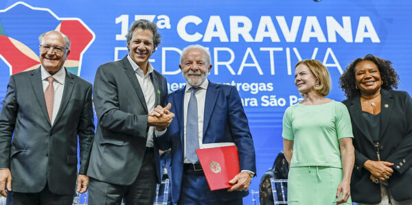 Alckmin, Haddad, Lula, Gleisi Hoffmann e Margareth Menezes em cerimônia em São Paulo