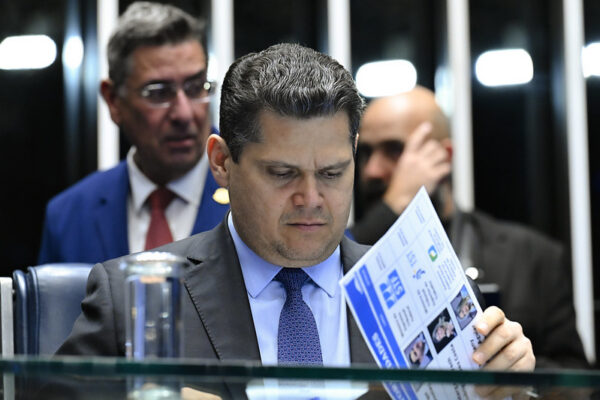 O presidente do Senado Davi Alcolumbre (União Brasil-AP) em sessão deliberativa