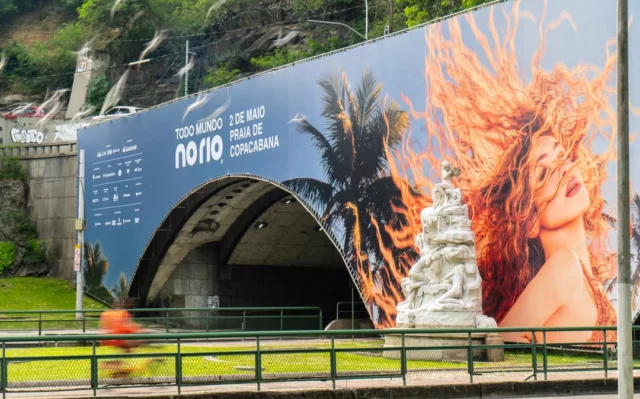 A turnê de Shakira pelo interior do Brasil na década de 1990