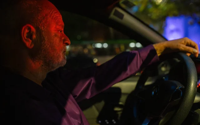 O bloqueio de dinheiro de motoristas endividados da Uber