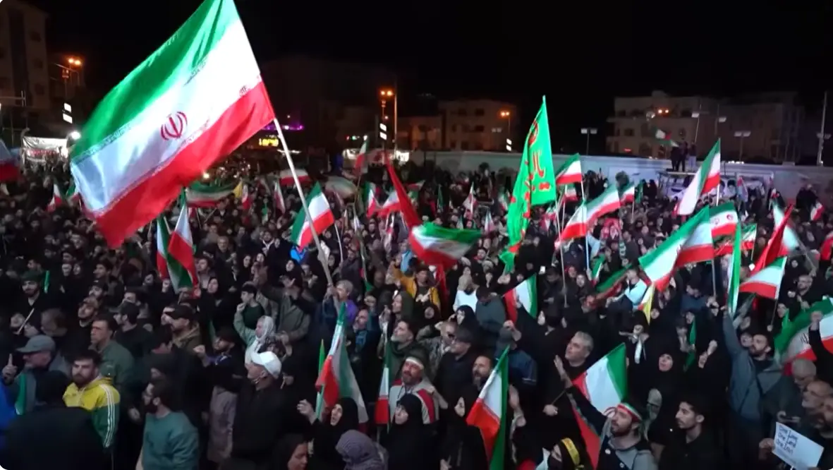 Iranianos comemoram cessar-fogo nas ruas de Teerã