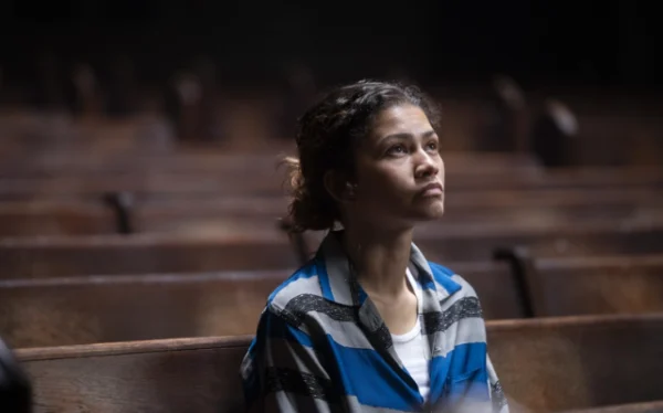 Rue (Zendaya) em cena de "Euphoria"