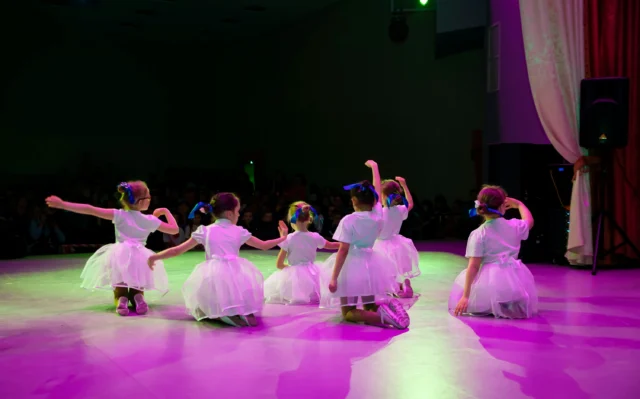 Quais os benefícios das artes cênicas para crianças