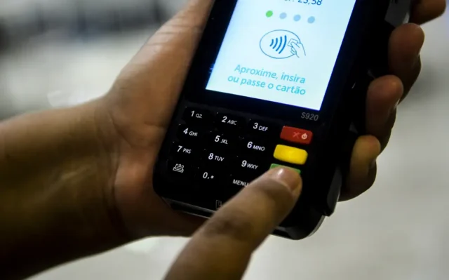 ‘Endividamento, crédito e racismo estão interligados’