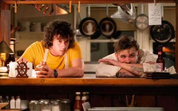 Dominic Sessa como Anthony Bourdain em "Tony" (2026)