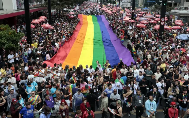 Expressões políticas na Parada do Orgulho e blocos de rua LGBTI+