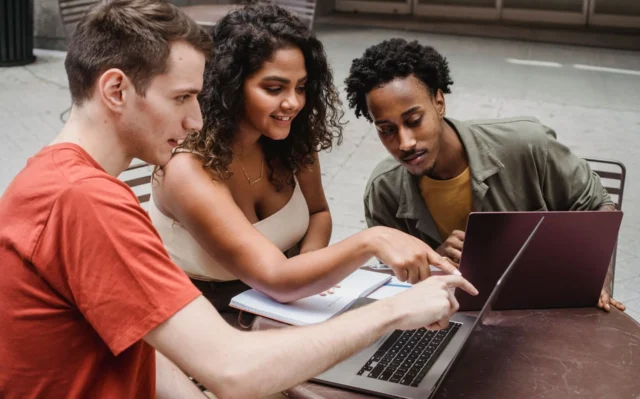 O que a hiperconexão mudou no jeito como os jovens estudam